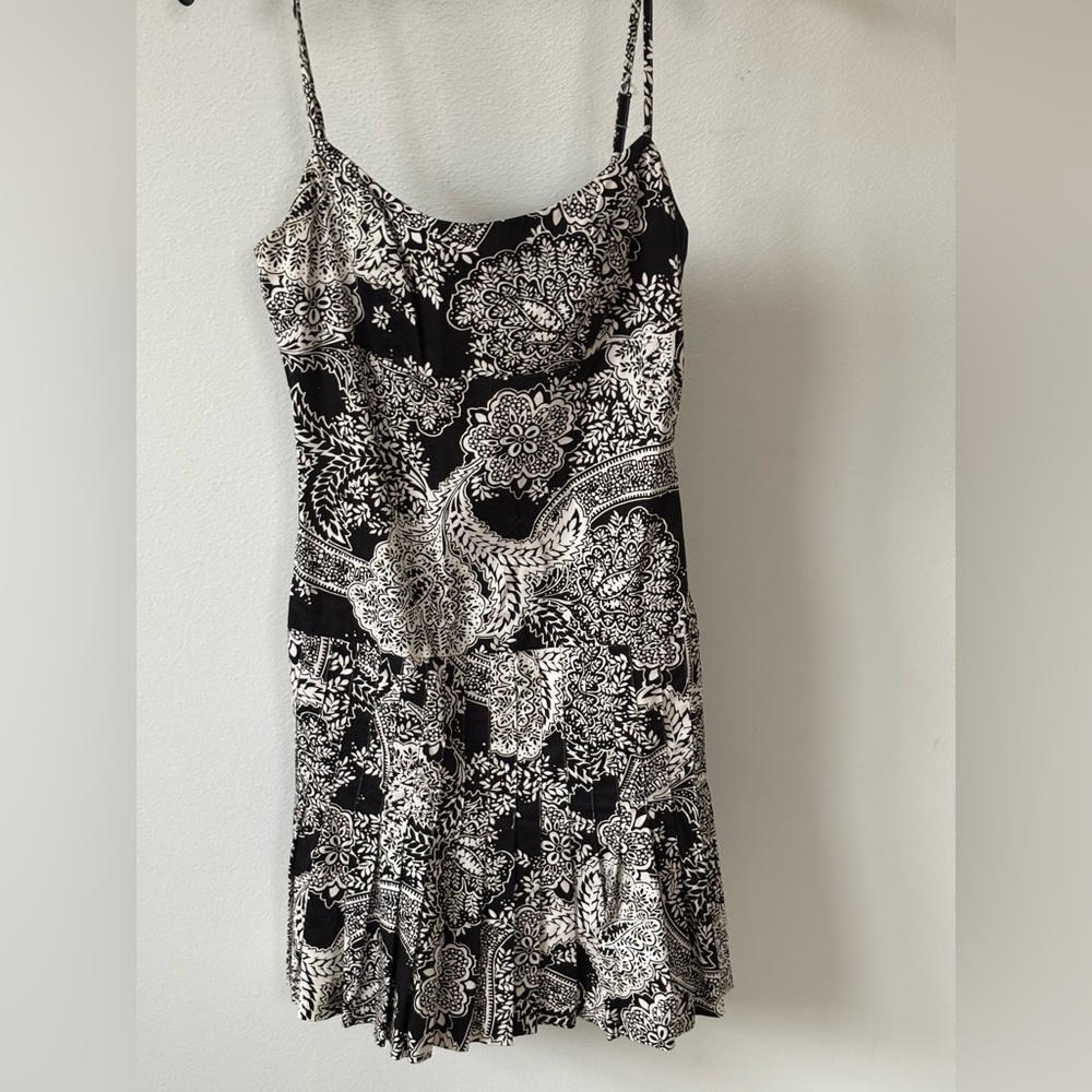 White House Black Market Black and White Dress Size 0